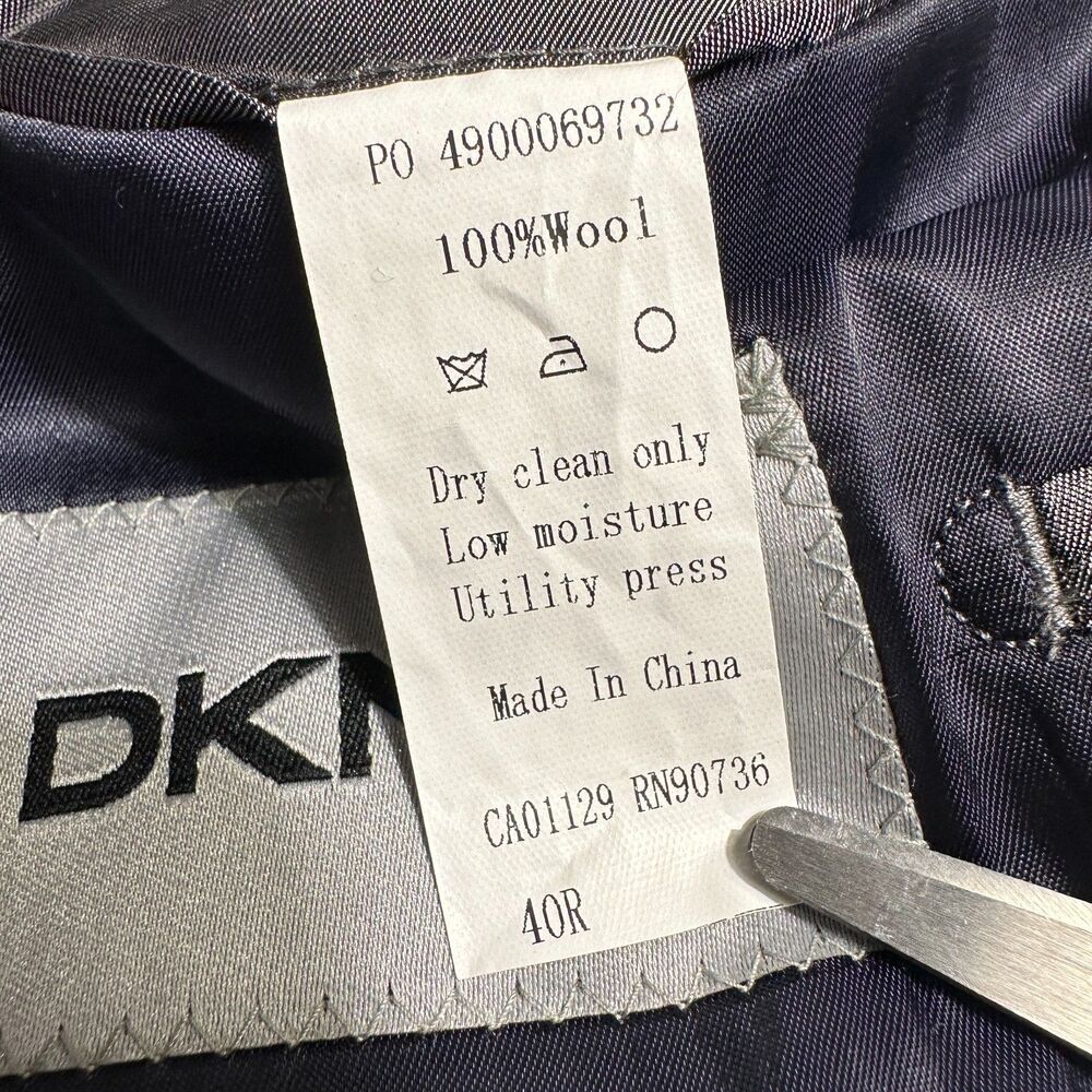 DKNY Men's Blazer Sport Coat Two Button Jacket 40R Navy Blue 2-Vent 100% Wool - Picture 10 of 10